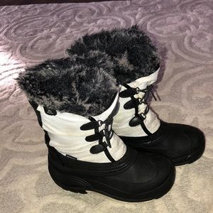 Girls winter boot size 4